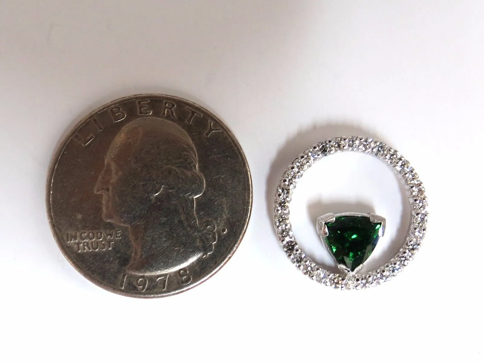 1.55ct Natural Tsavorite diamonds circle pendant 14kt