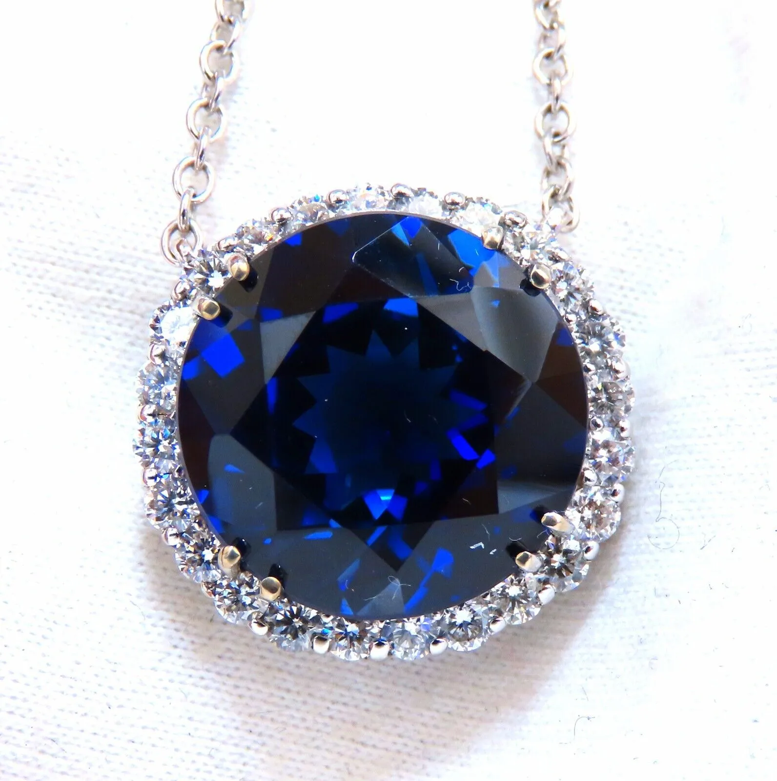 20.09ct Lab Round Blue Sapphire Diamonds pendant 14kt