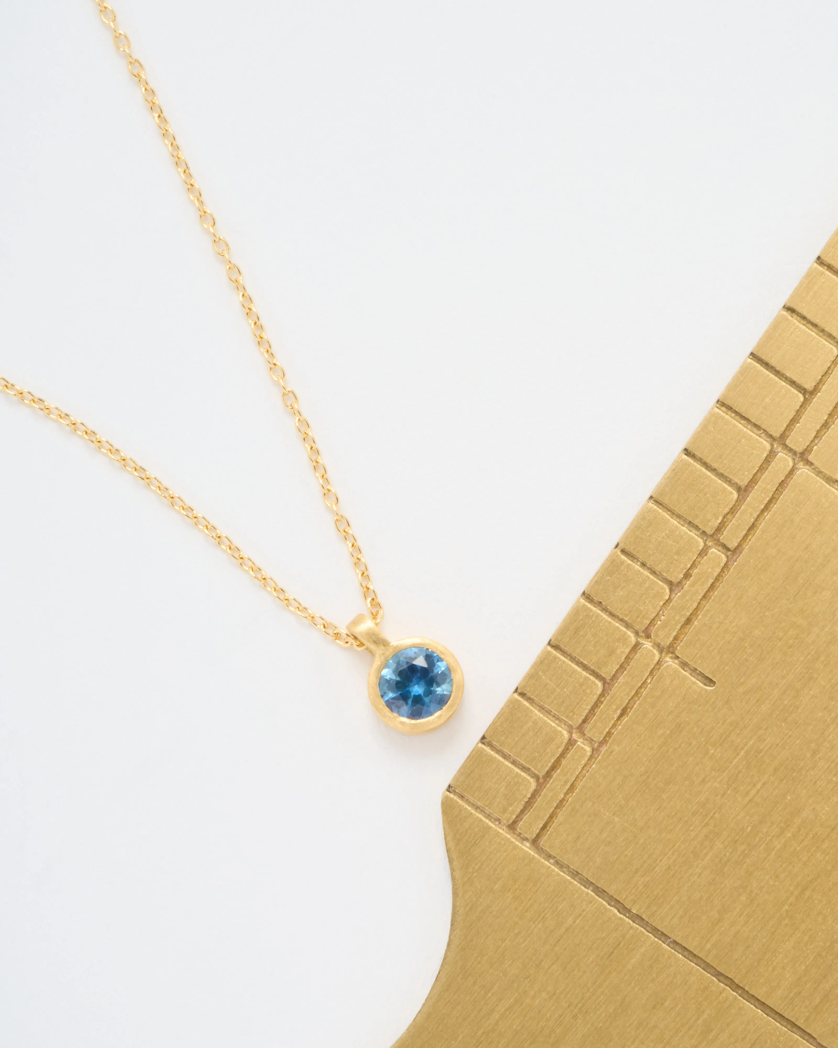 4mm sapphire pendant necklace