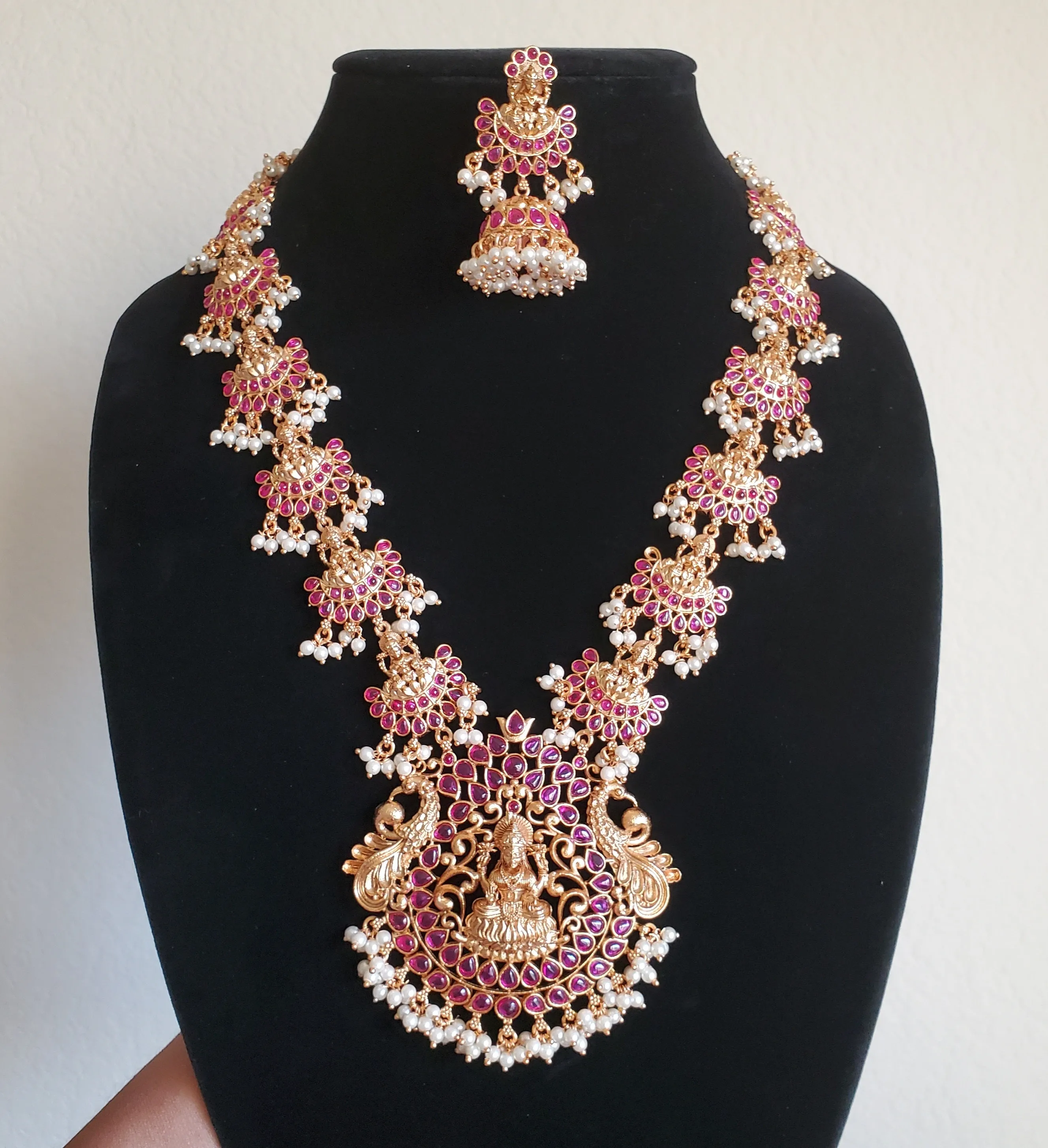 Antique Peacock Necklace With Matte Gold Plating Ruby