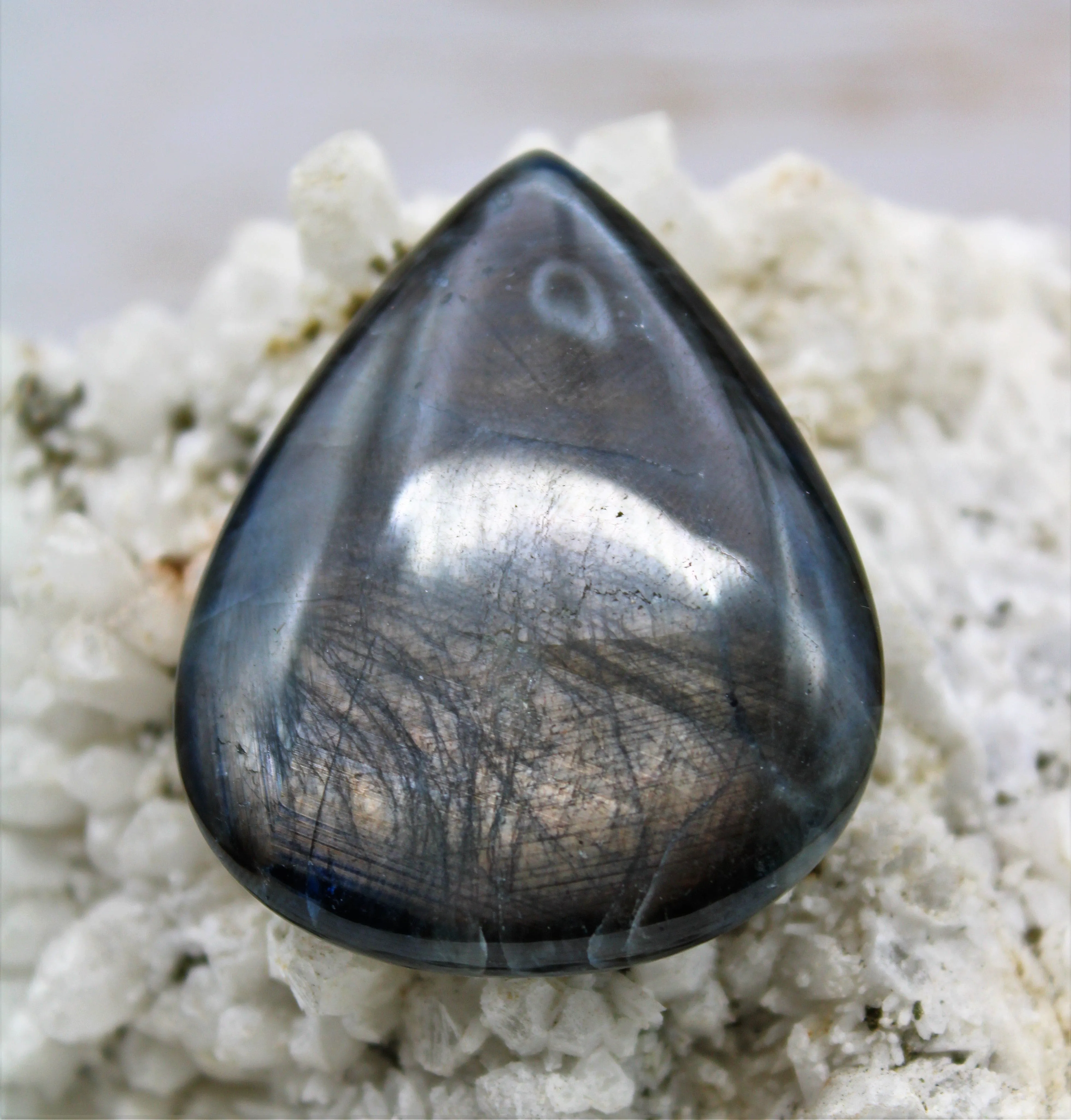 Eye of Odin Star Sapphire Cabochon, 101ct (Non Faceted)