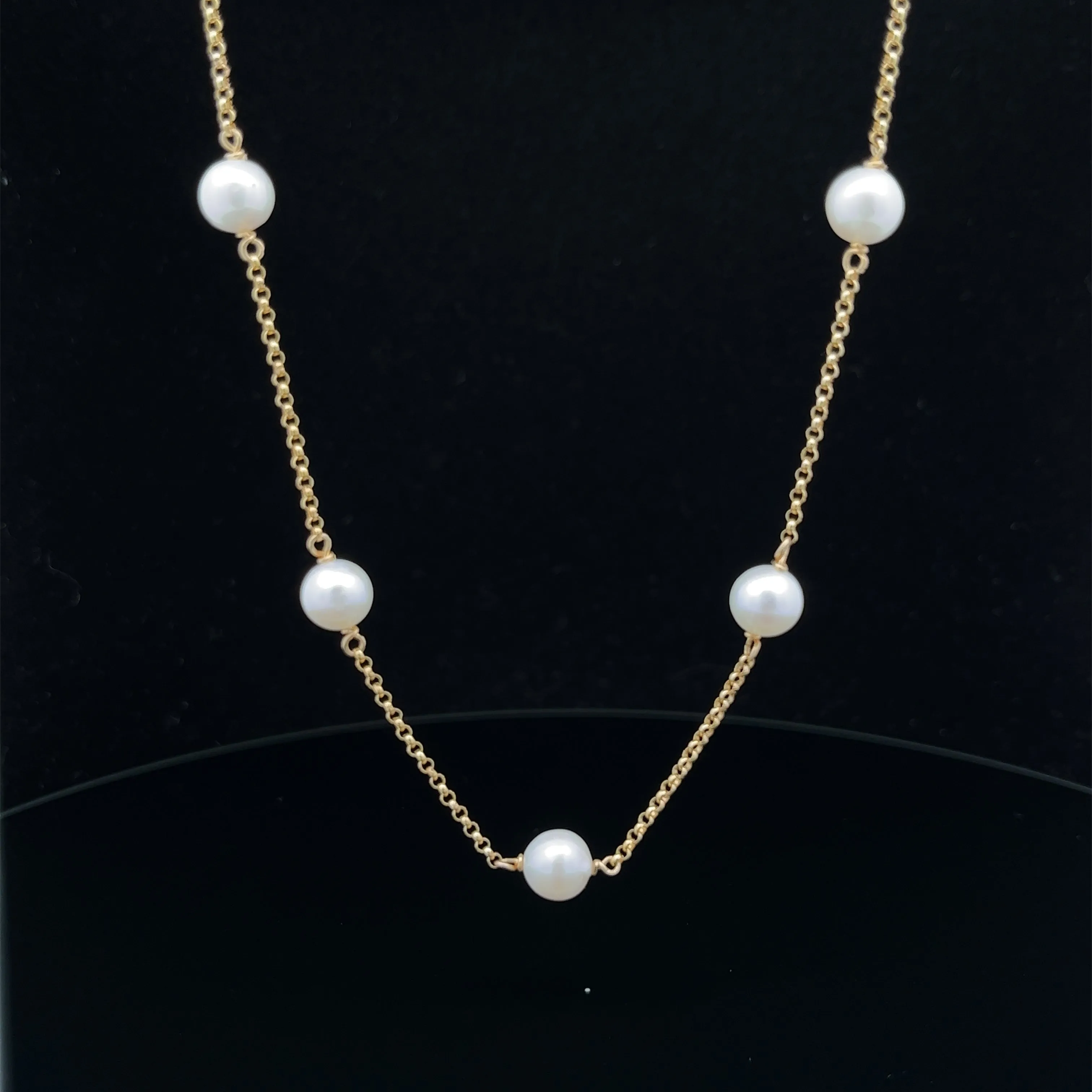 five-station pearl necklace