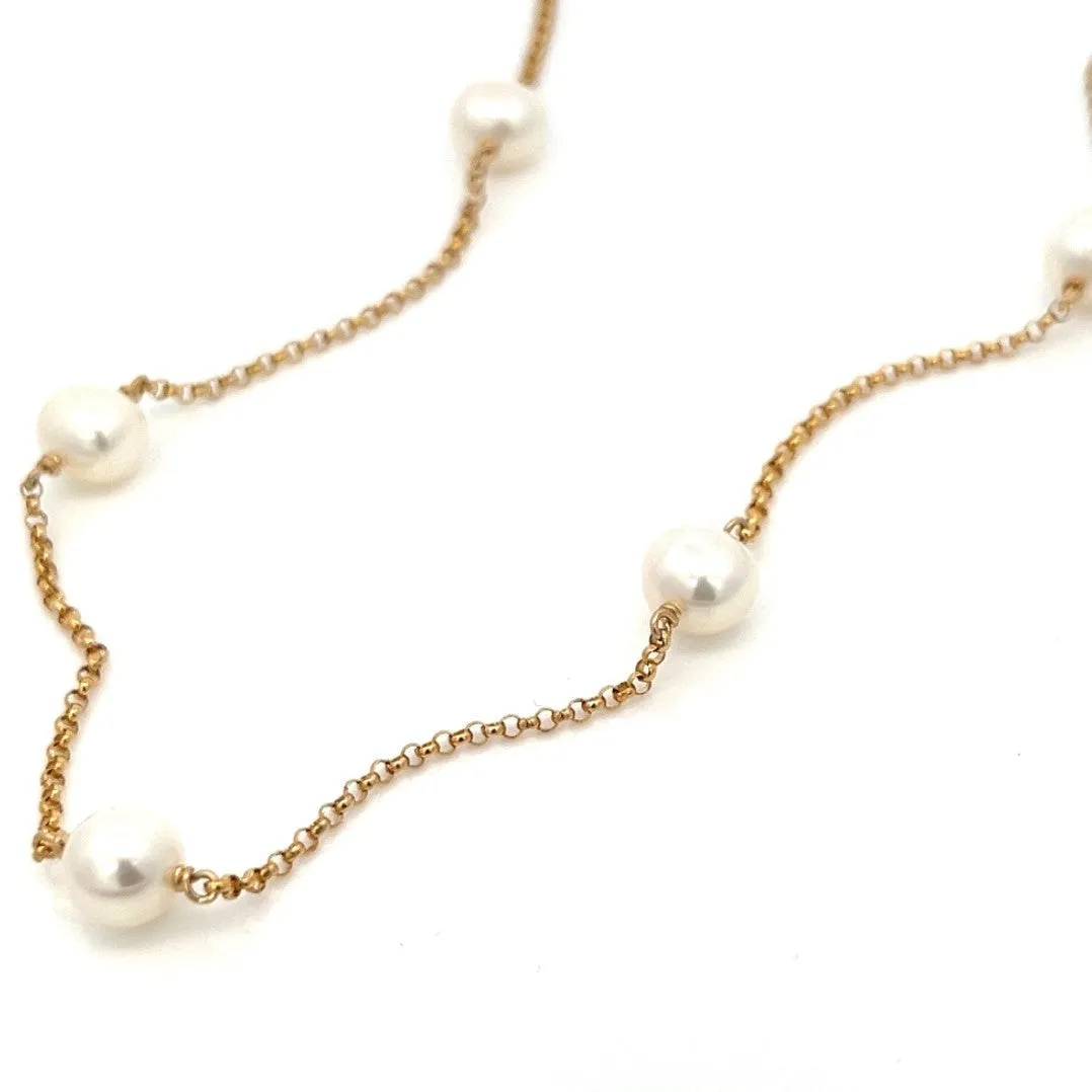 five-station pearl necklace