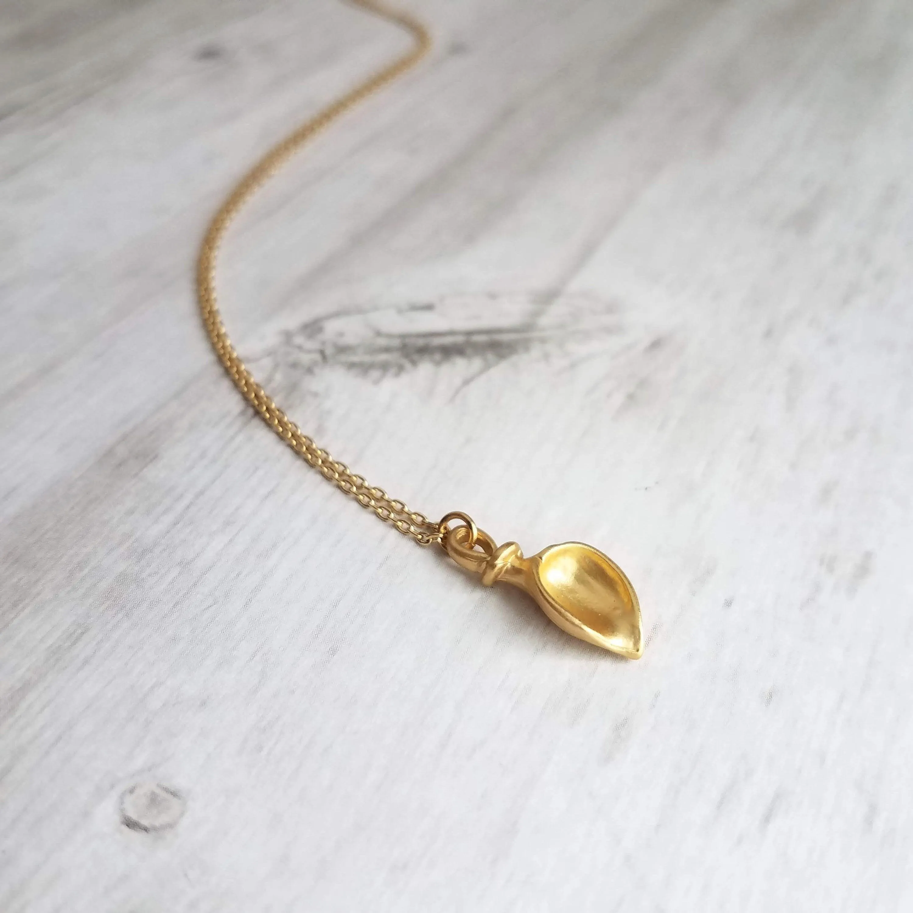 Gold Calla Lily Necklace - gold lily necklace, lily pendant, lily charm, bridesmaid necklace, bridal jewelry, gold lily, simple lily, flower