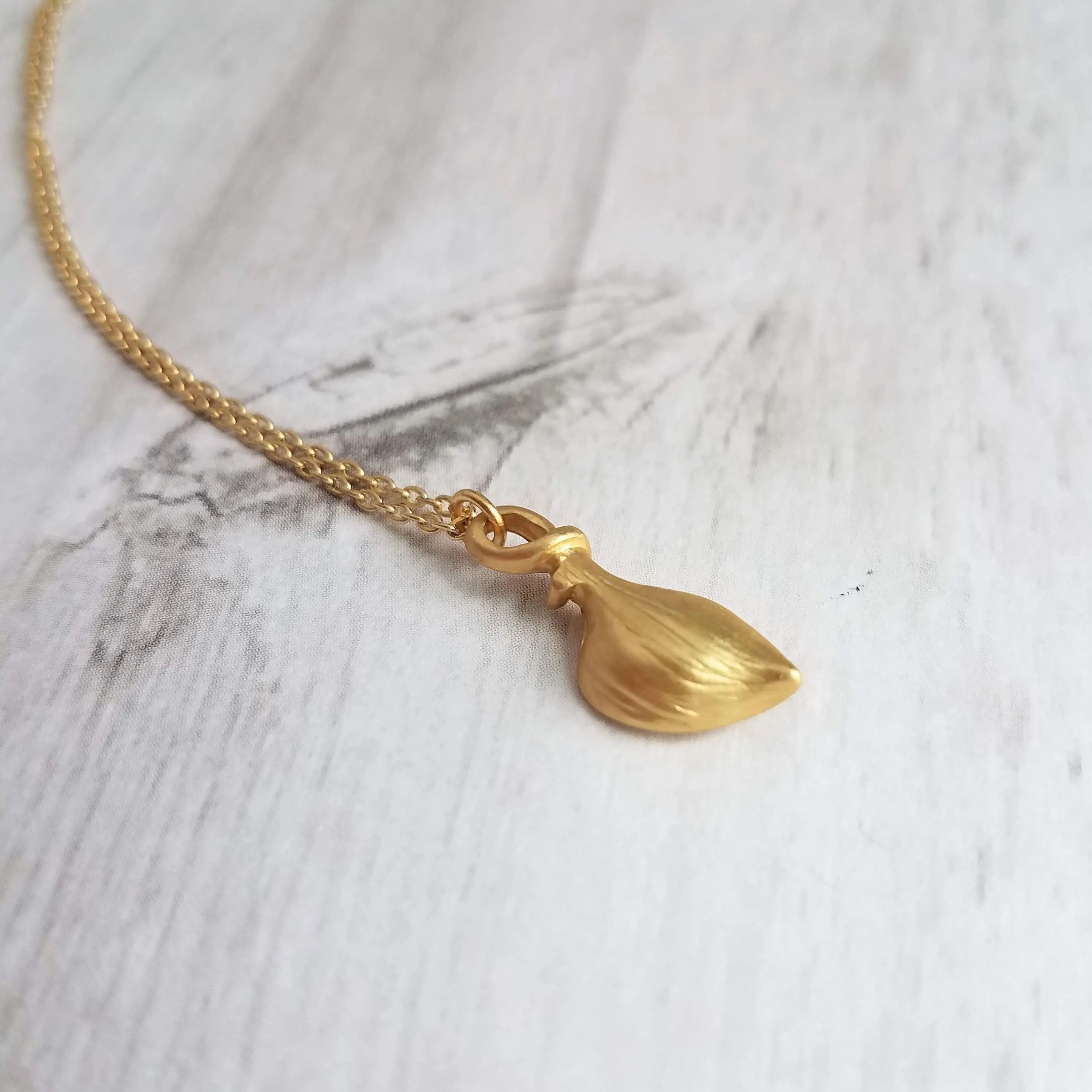 Gold Calla Lily Necklace - gold lily necklace, lily pendant, lily charm, bridesmaid necklace, bridal jewelry, gold lily, simple lily, flower