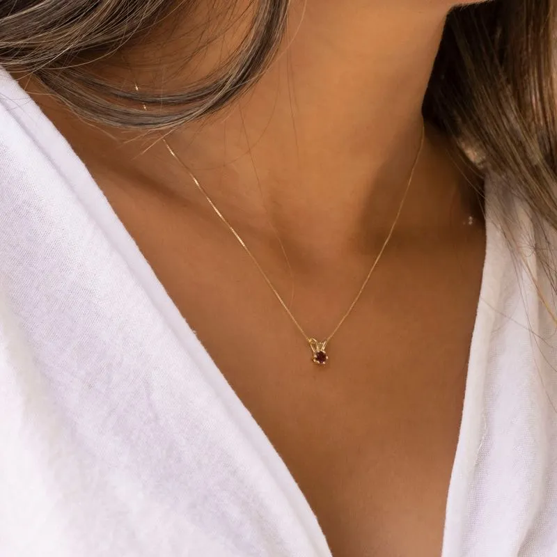 Rabbit pendant with Garnet stone 4 mm