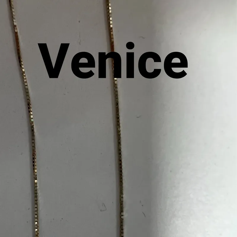 Rabbit pendant with Garnet stone 4 mm