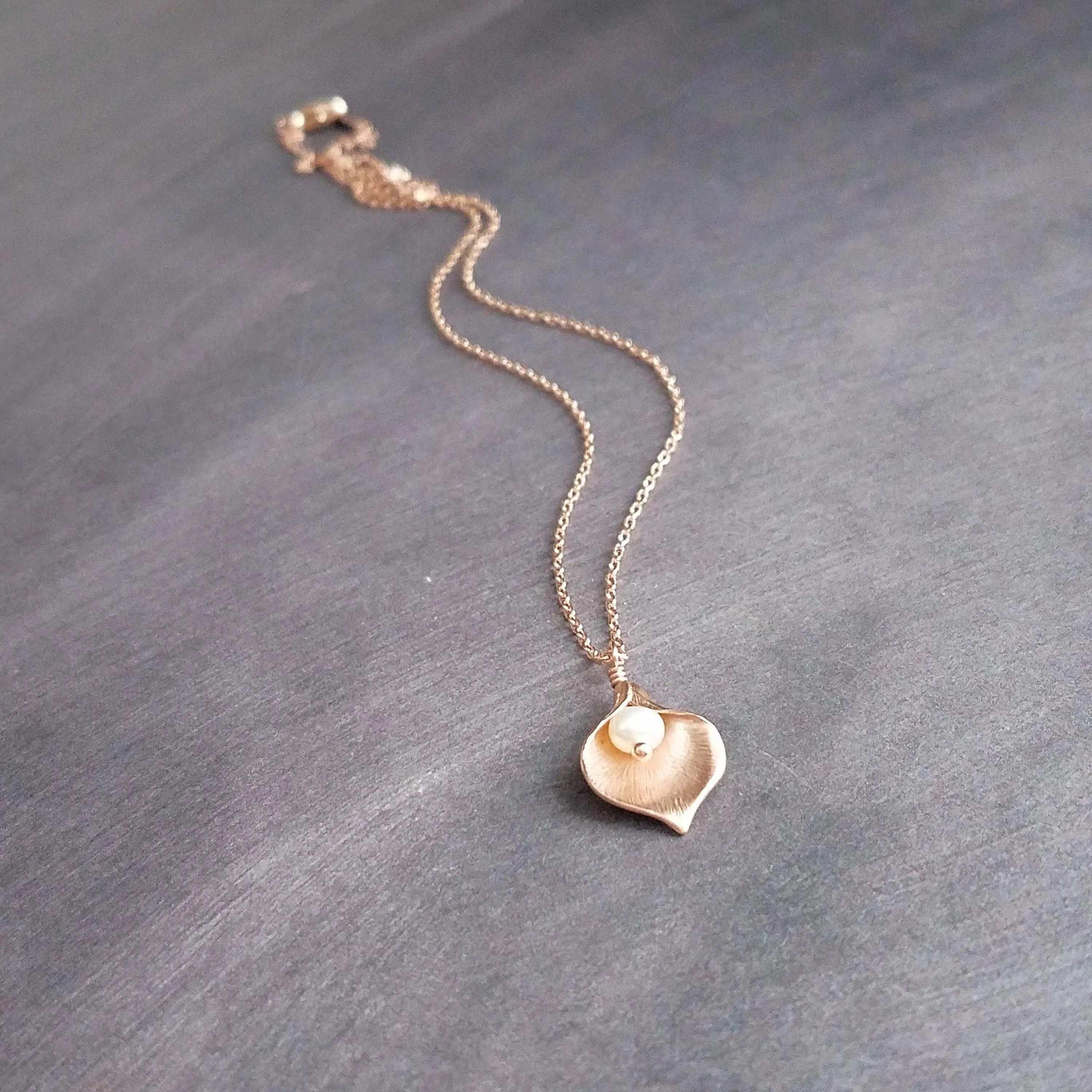 Rose Gold Lily Necklace, small lily necklace, rose gold chain, freshwater pearl necklace, rose gold flower pendant bridal jewelry calla lily