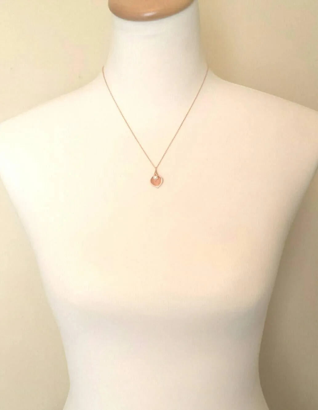 Rose Gold Lily Necklace, small lily necklace, rose gold chain, freshwater pearl necklace, rose gold flower pendant bridal jewelry calla lily