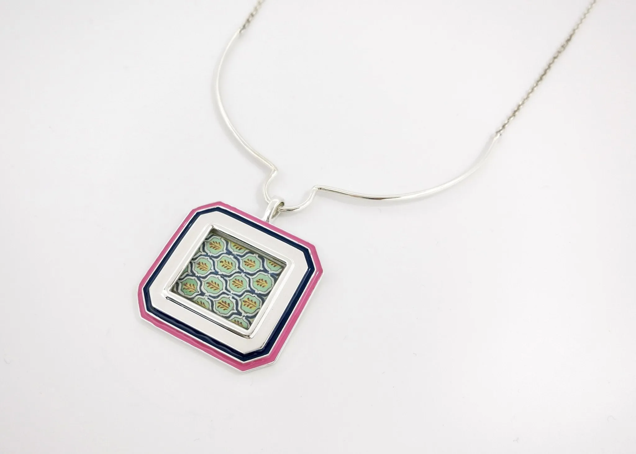 The 'Galecha' necklace: an ode to Indian Minimalism (colorway 1)