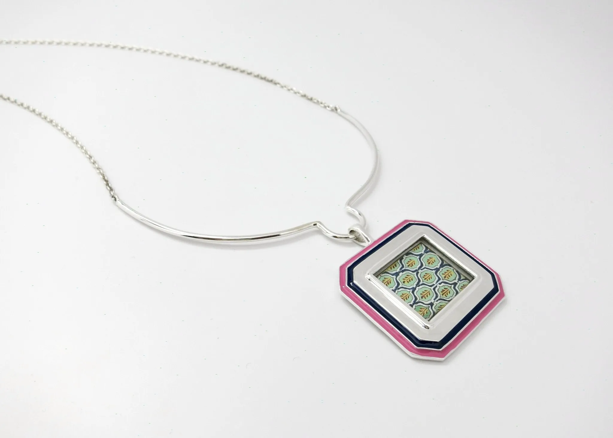 The 'Galecha' necklace: an ode to Indian Minimalism (colorway 1)