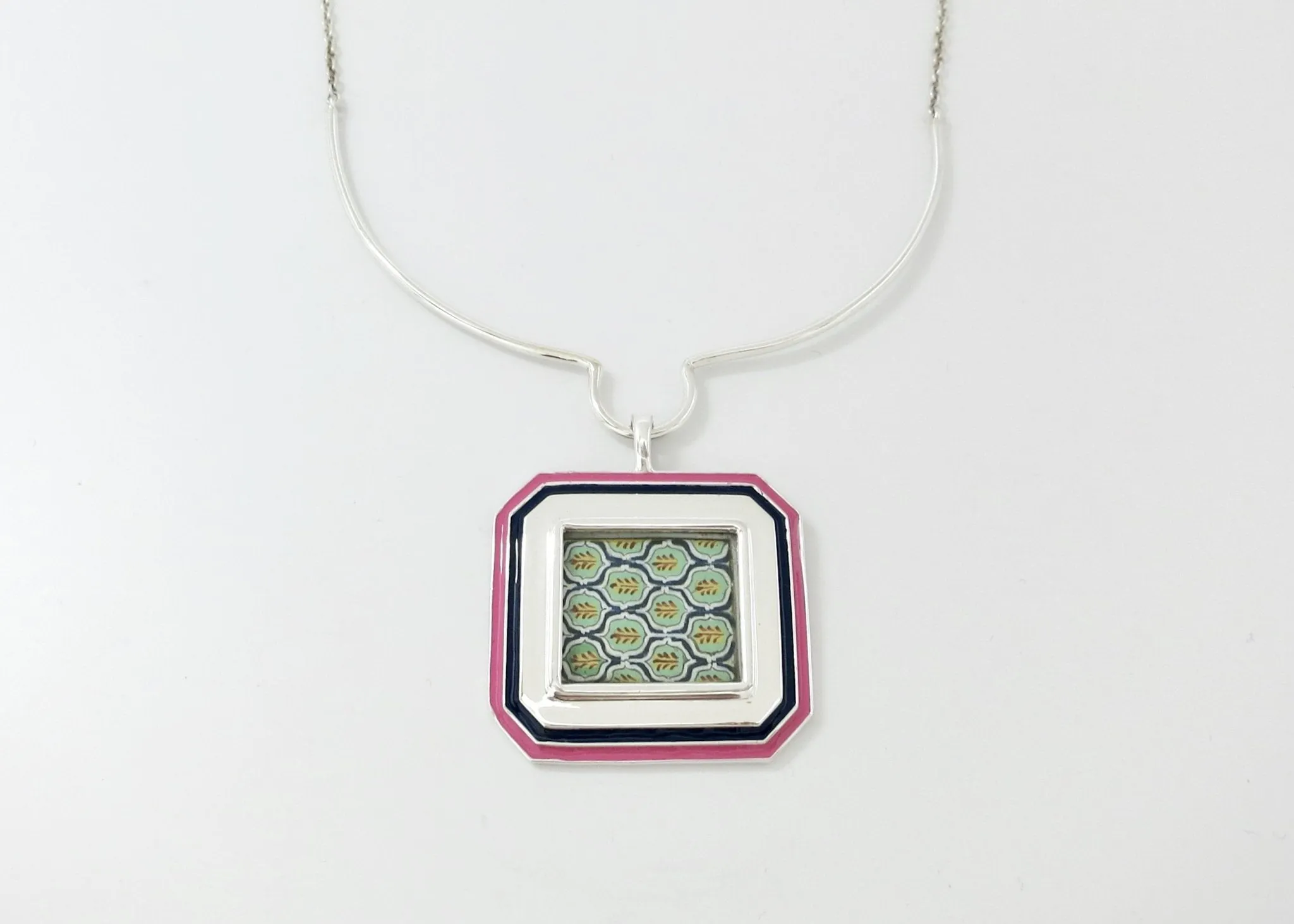 The 'Galecha' necklace: an ode to Indian Minimalism (colorway 1)
