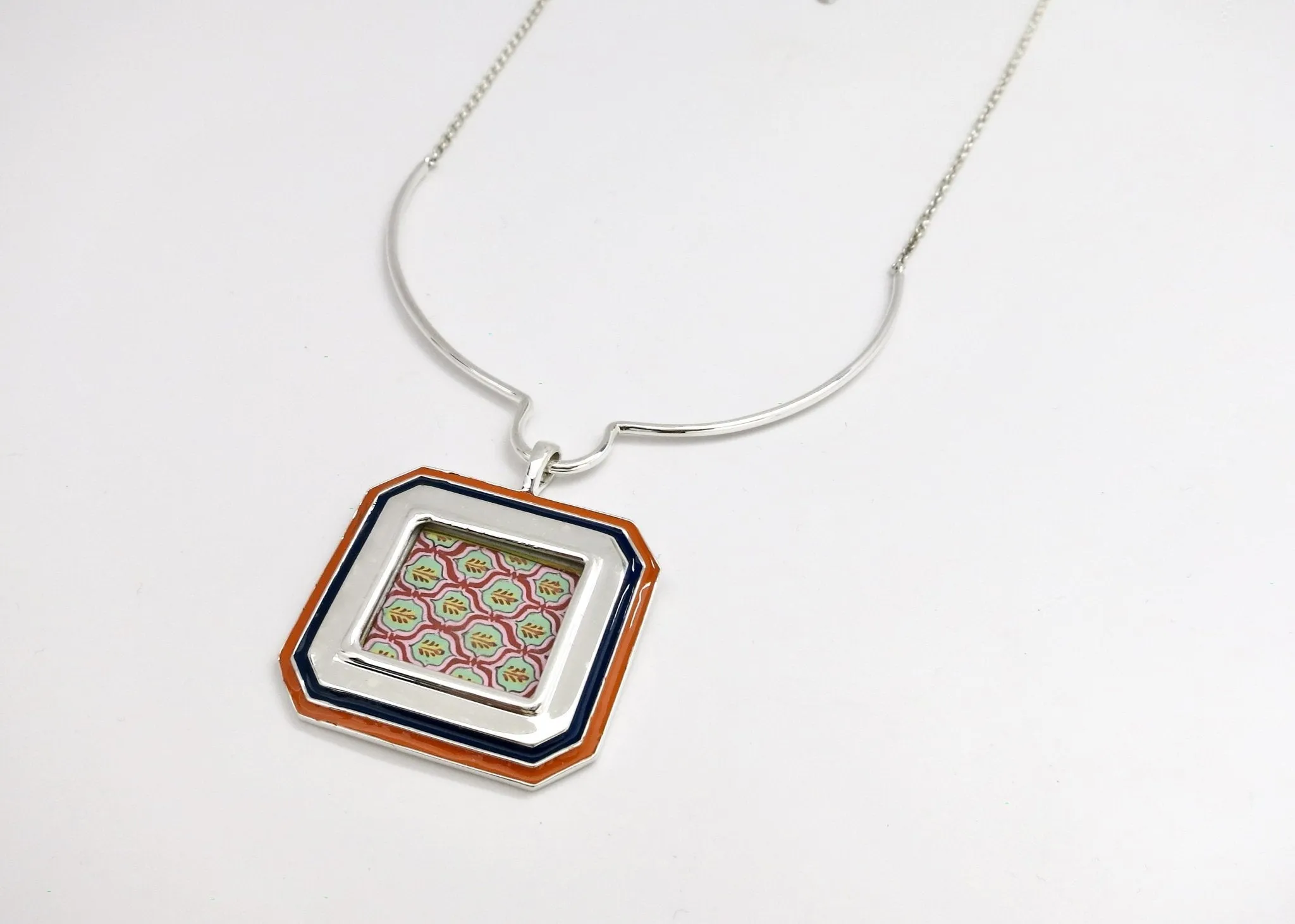 The 'Galecha' necklace: an ode to Indian Minimalism (colorway 2)