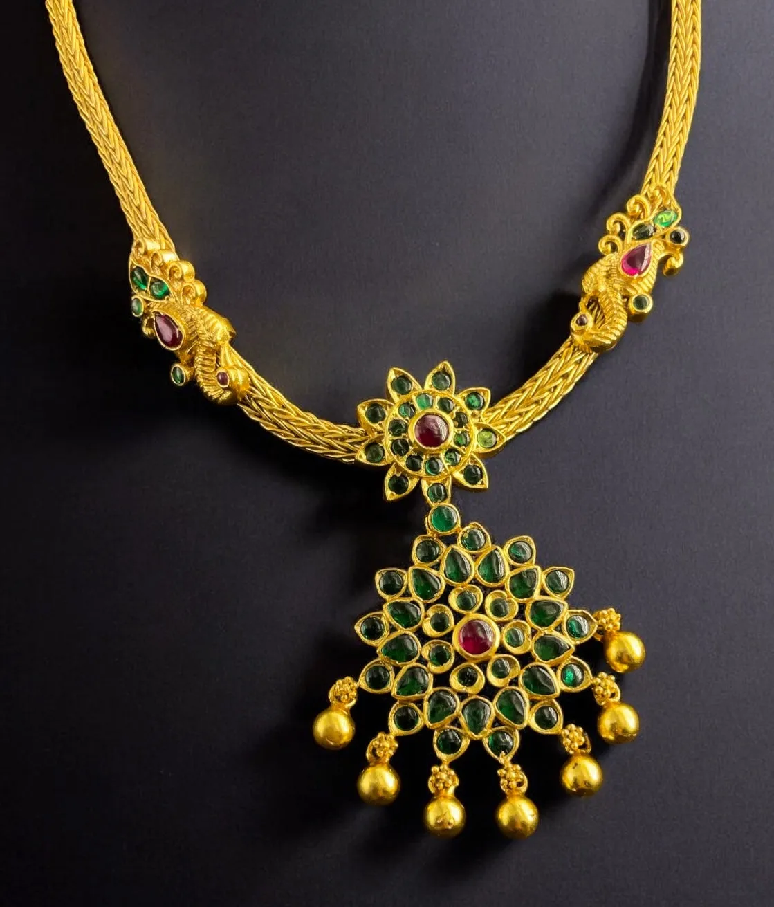 The Madhurima Silver Green Kemp Necklace