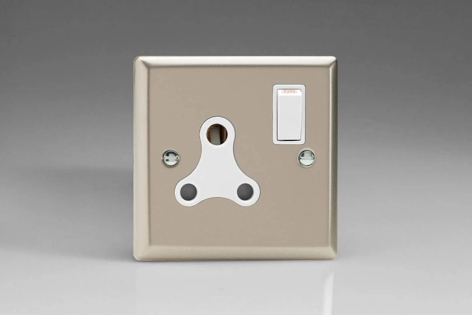 Varilight 1-Gang 15A Round Pin Plug Socket Satin Chrome XNRP15AW