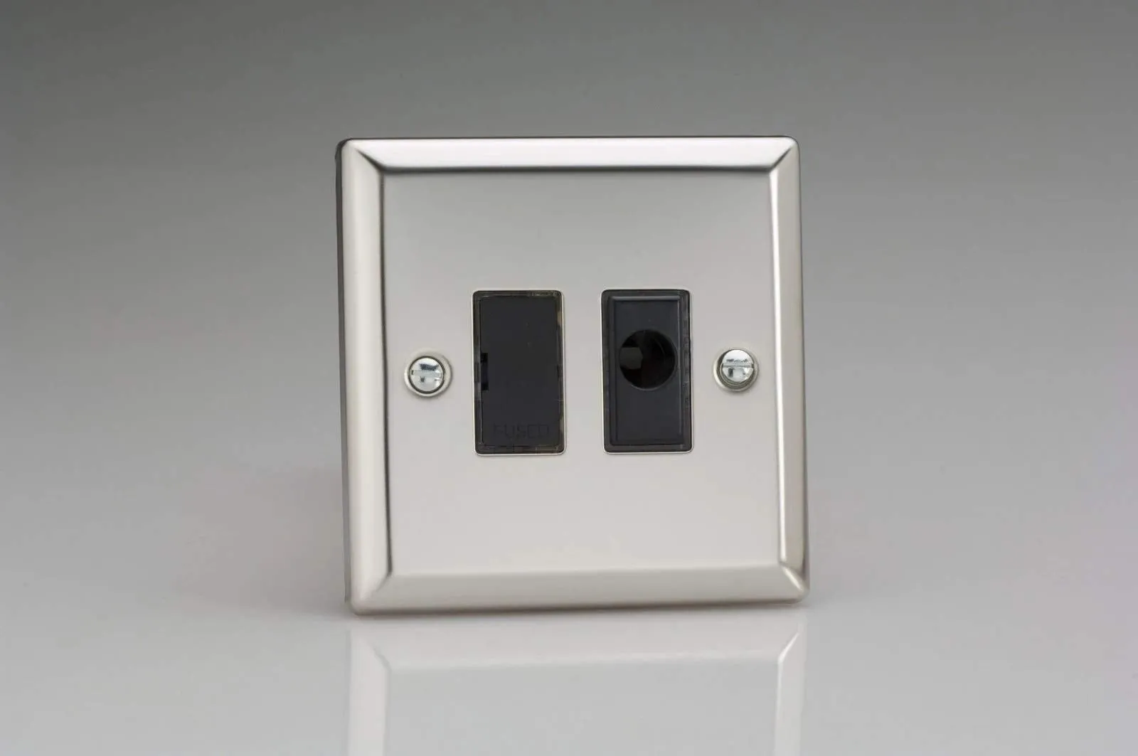 Varilight 13A Unswitched Fused Spur   Flex Outlet Mirror Chrome XC6UFOB