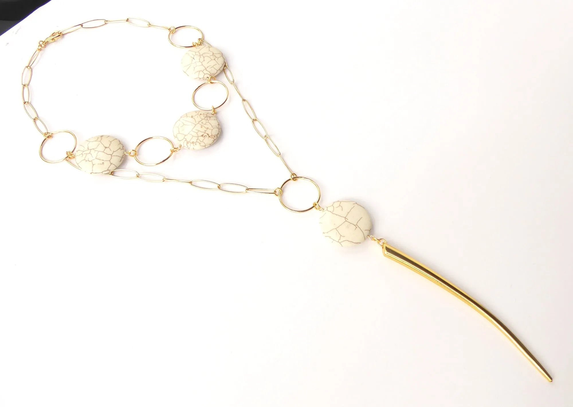 White howlite circle necklace