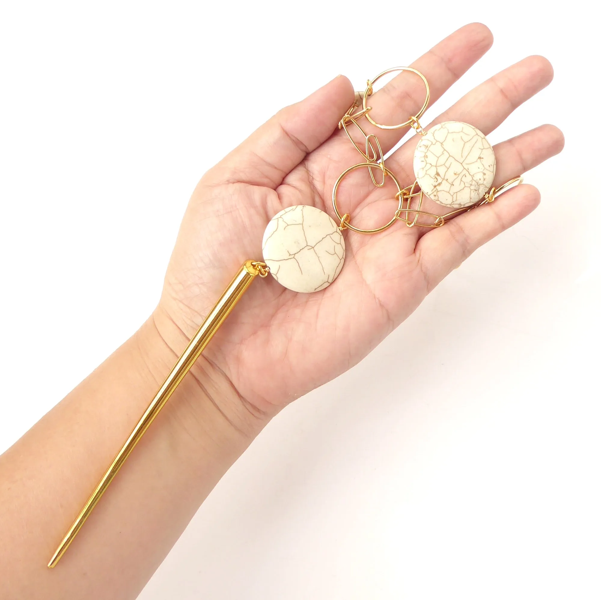 White howlite circle necklace