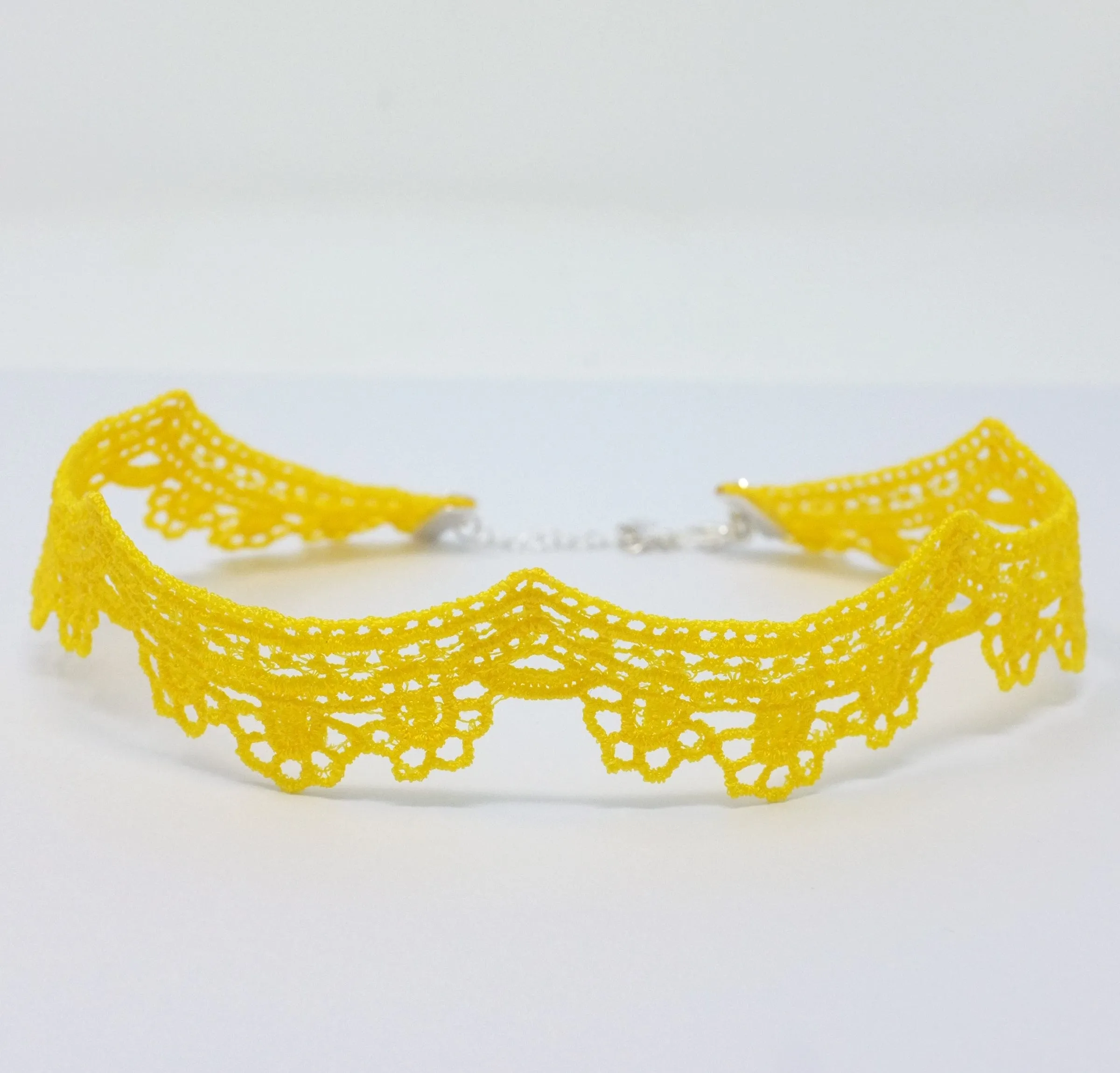 Yelena Lace Choker Necklace in Yellow