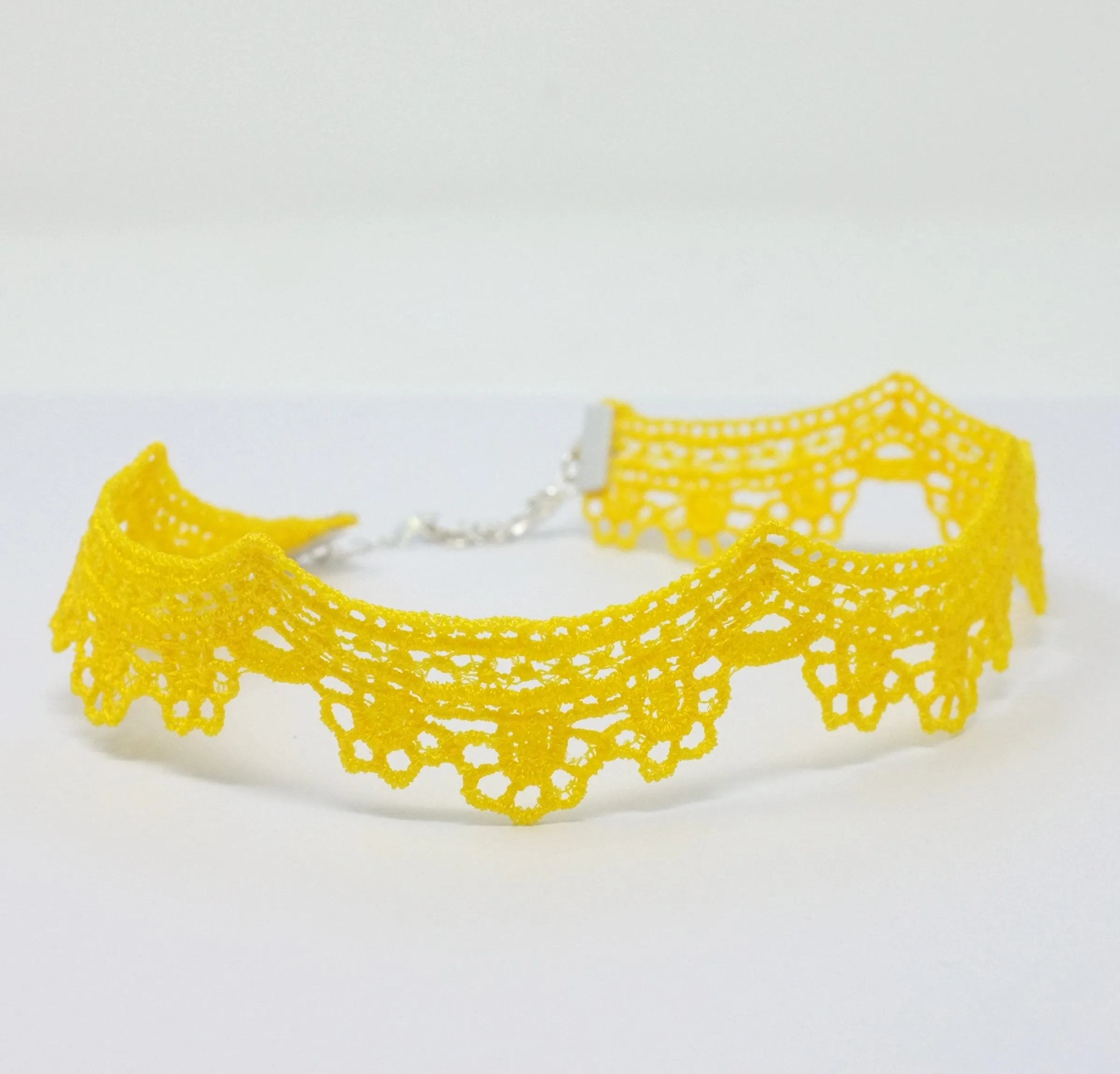 Yelena Lace Choker Necklace in Yellow