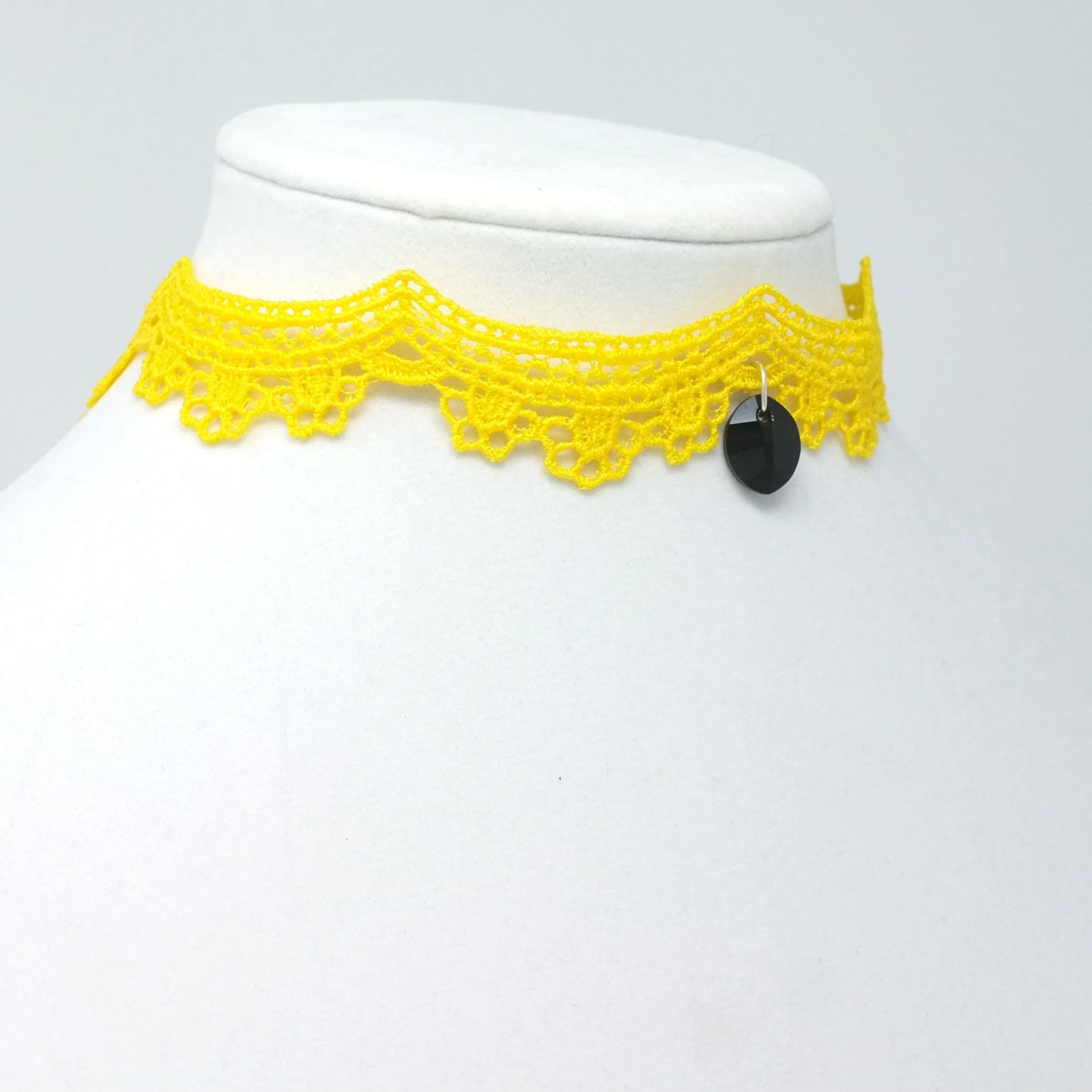 Yelena Lace Choker Necklace in Yellow